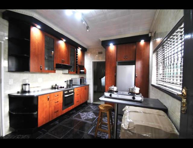 3 BEDROOM HOUSE FOR SALE IN LEONDALE